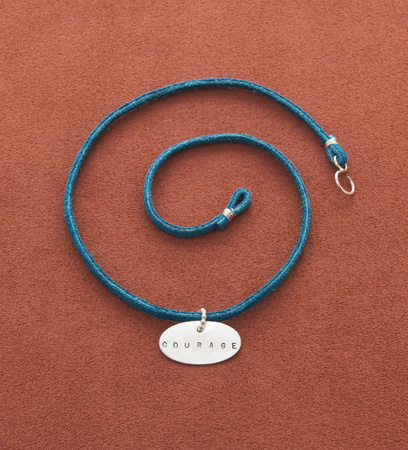 10 WordNeckSuede_1_05